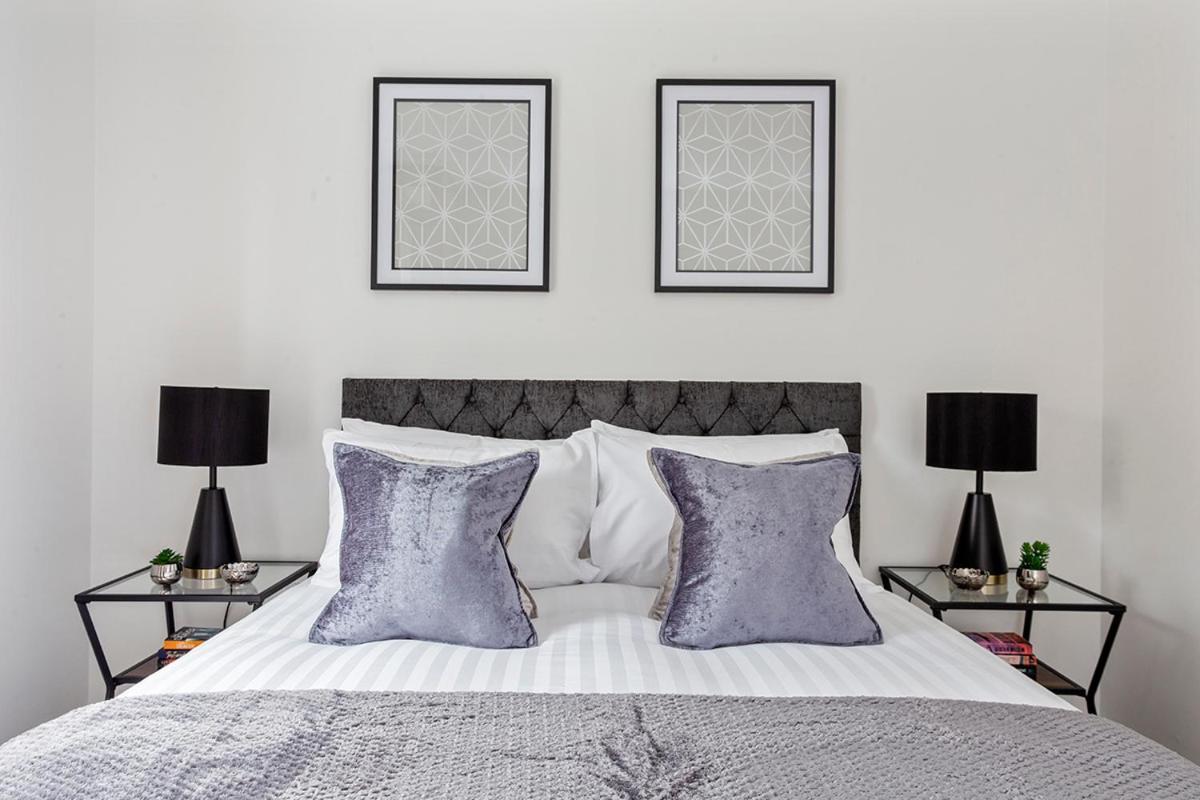 Deanery Court Vittrum Suites Southampton Esterno foto