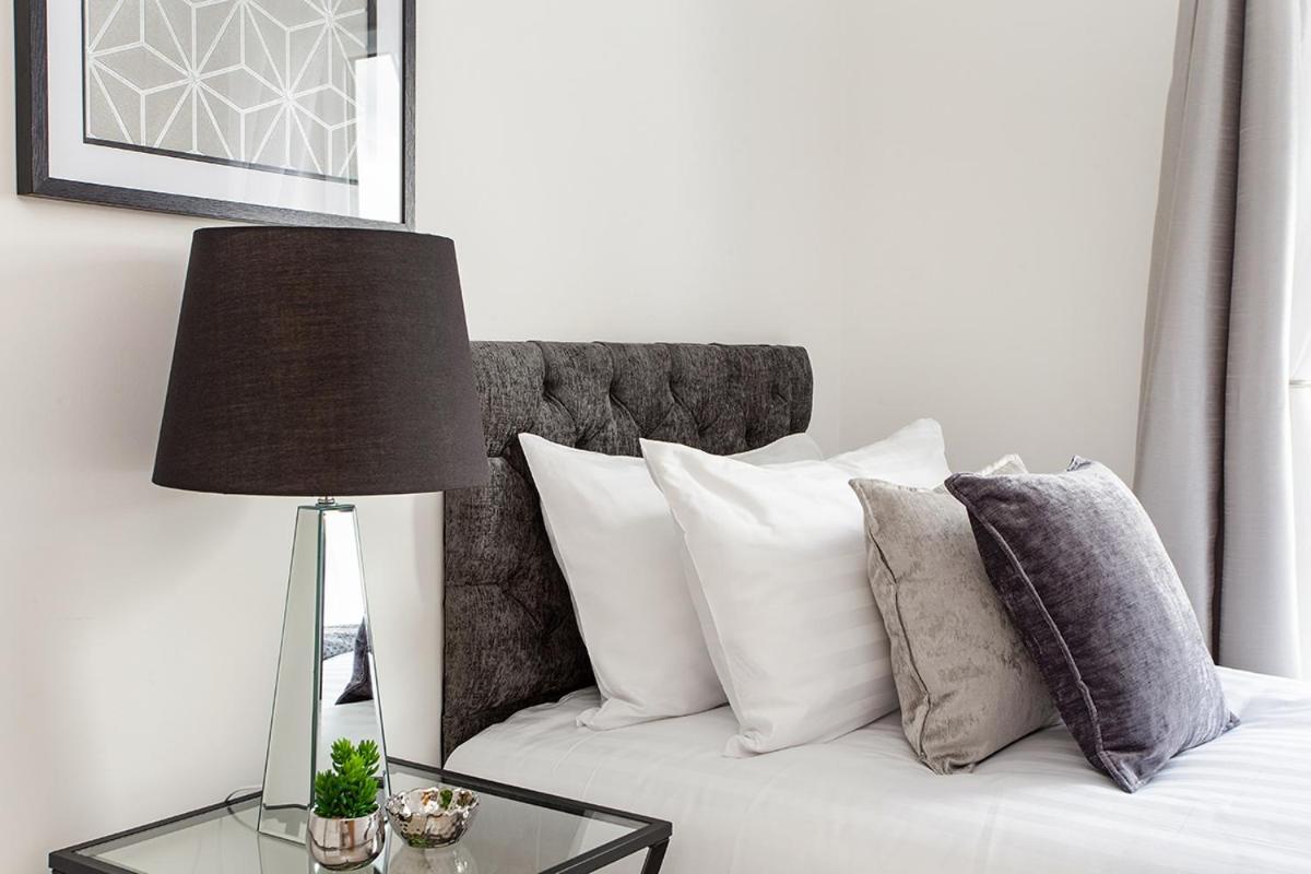 Deanery Court Vittrum Suites Southampton Esterno foto