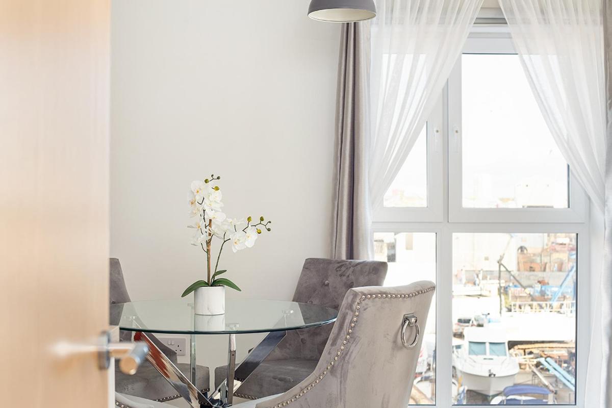 Deanery Court Vittrum Suites Southampton Esterno foto